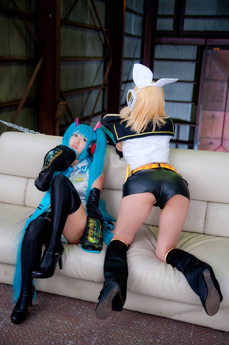 [Cosplay]   cos制服双姐妹